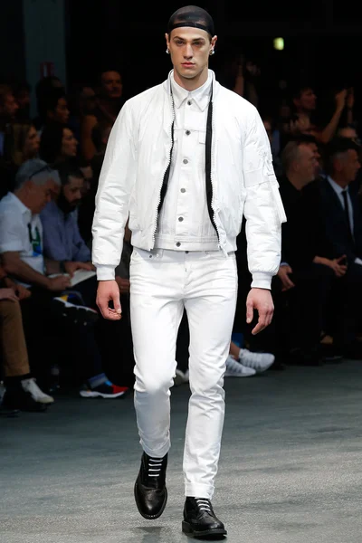 Look 40